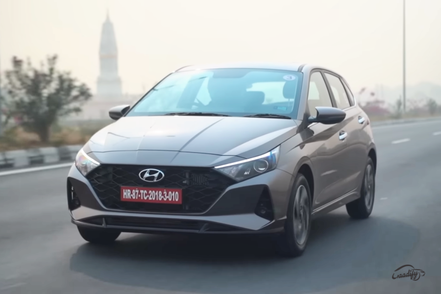 Hyundai i20 Sportz vs Hyundai Exter SX