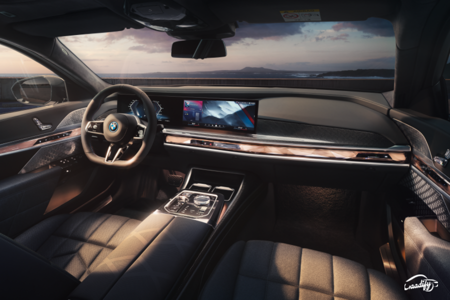 BMW i7 M70 interior and features