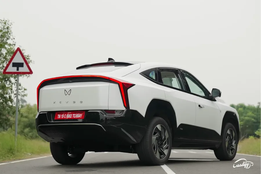 Mahindra XEV 9e Pack 3 bookings and deliveries