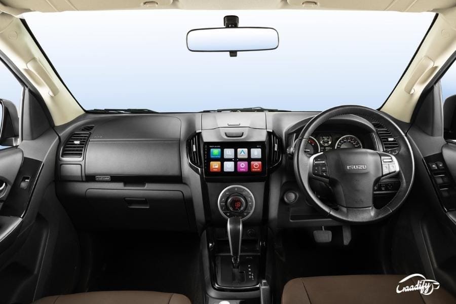 Isuzu V-Cross interior