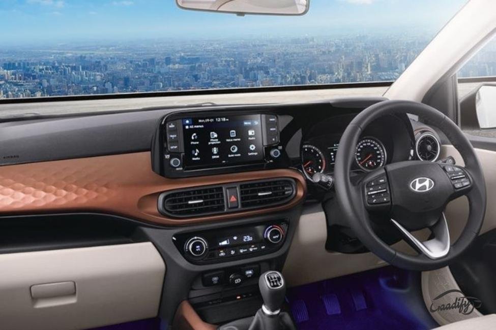 Hyundai Aura facelift SX (O) interior 2023