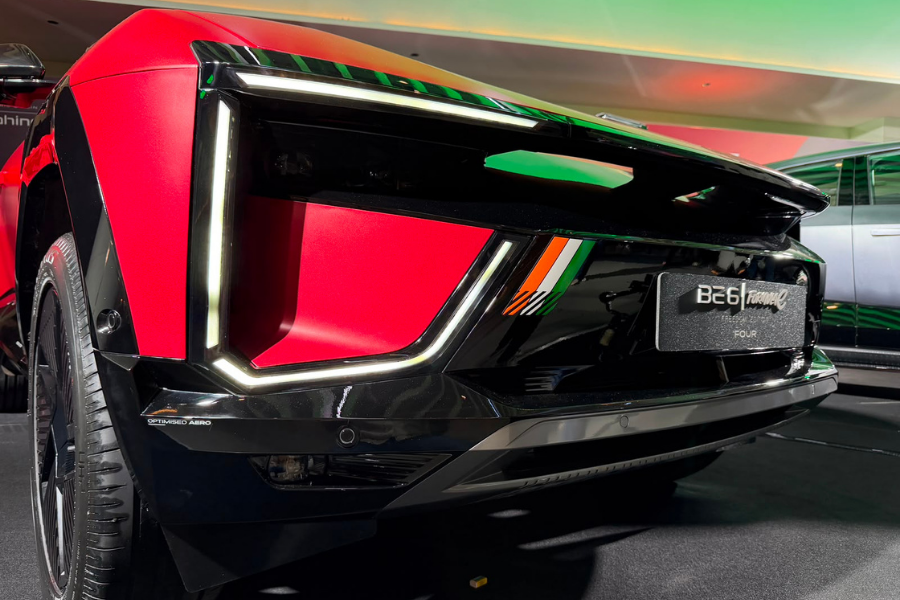 Mahindra BE 6 SPORTEQ 70kWh range and price