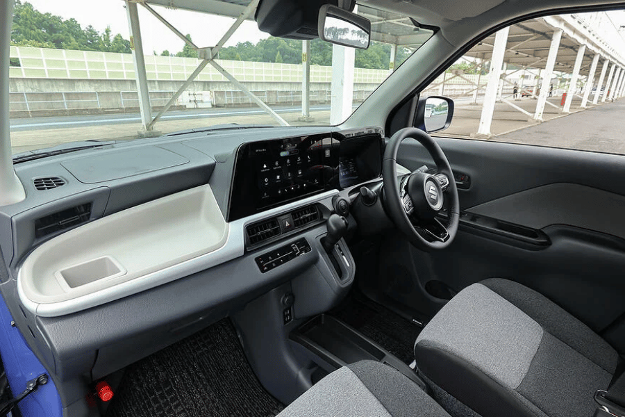 Suzuki eSKY interior